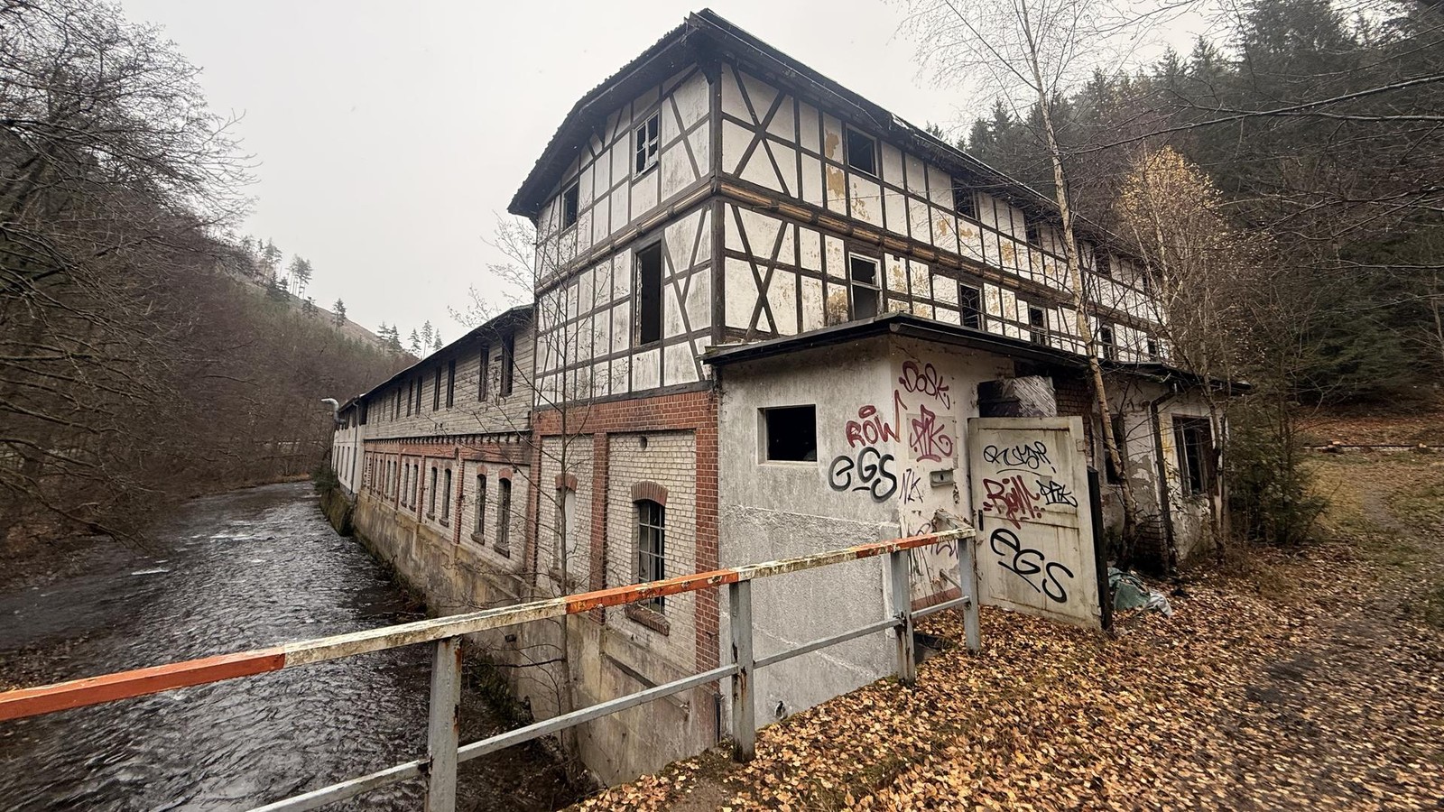 -berraschender-Bieterwettstreit-um-ehemalige-Sargfabrik-im-Schwarzatal