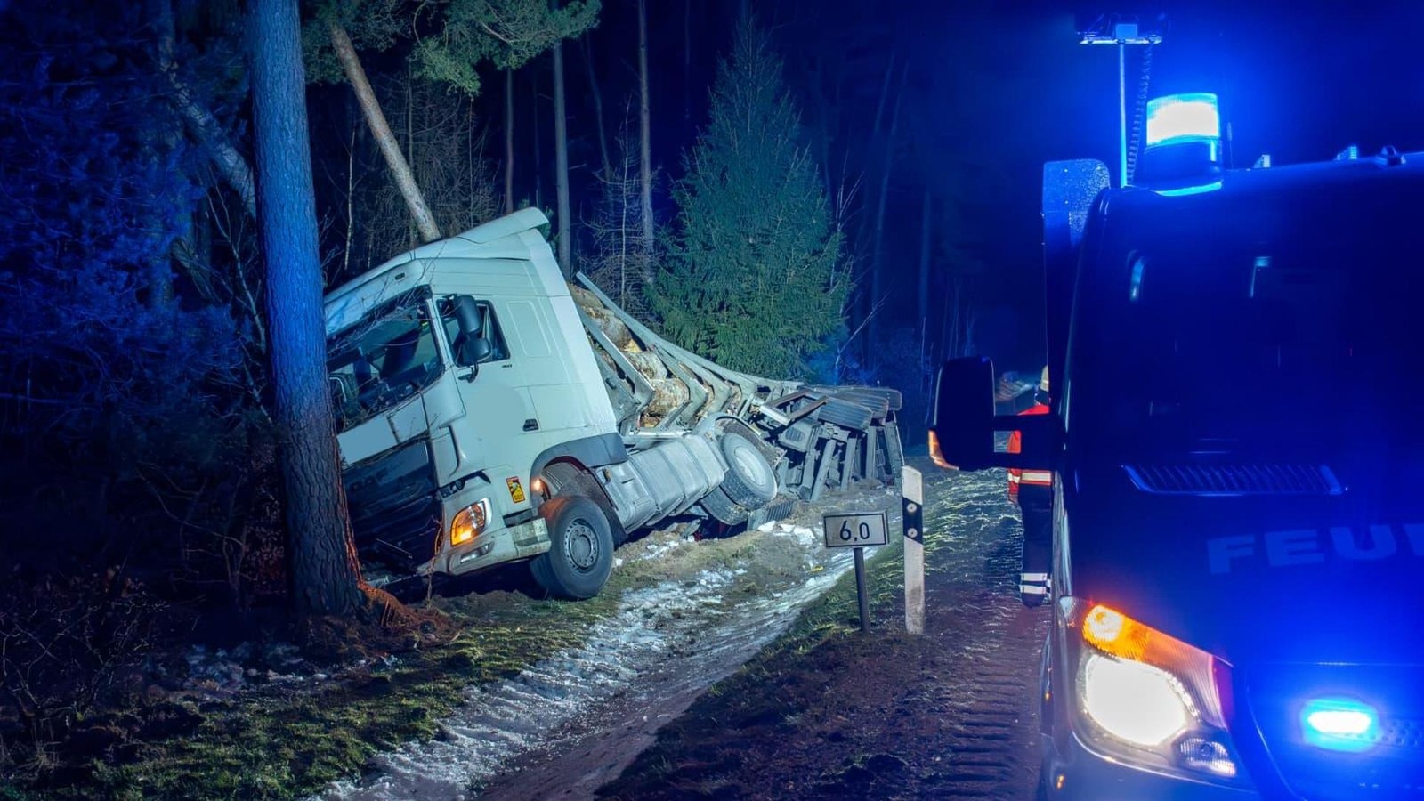 Feuerwehr-Lkw-Unfall-zwischen-Mahnburg-und-K-storf-endet-glimpflich