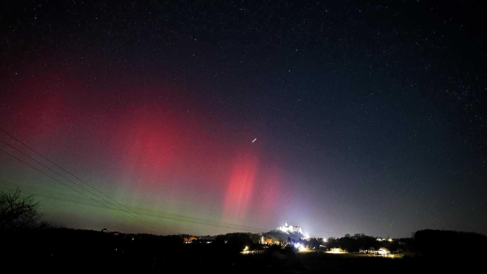 Sonnensturm-l-sst-Polarlichter-ber-dem-Saale-Orla-Kreis-tanzen