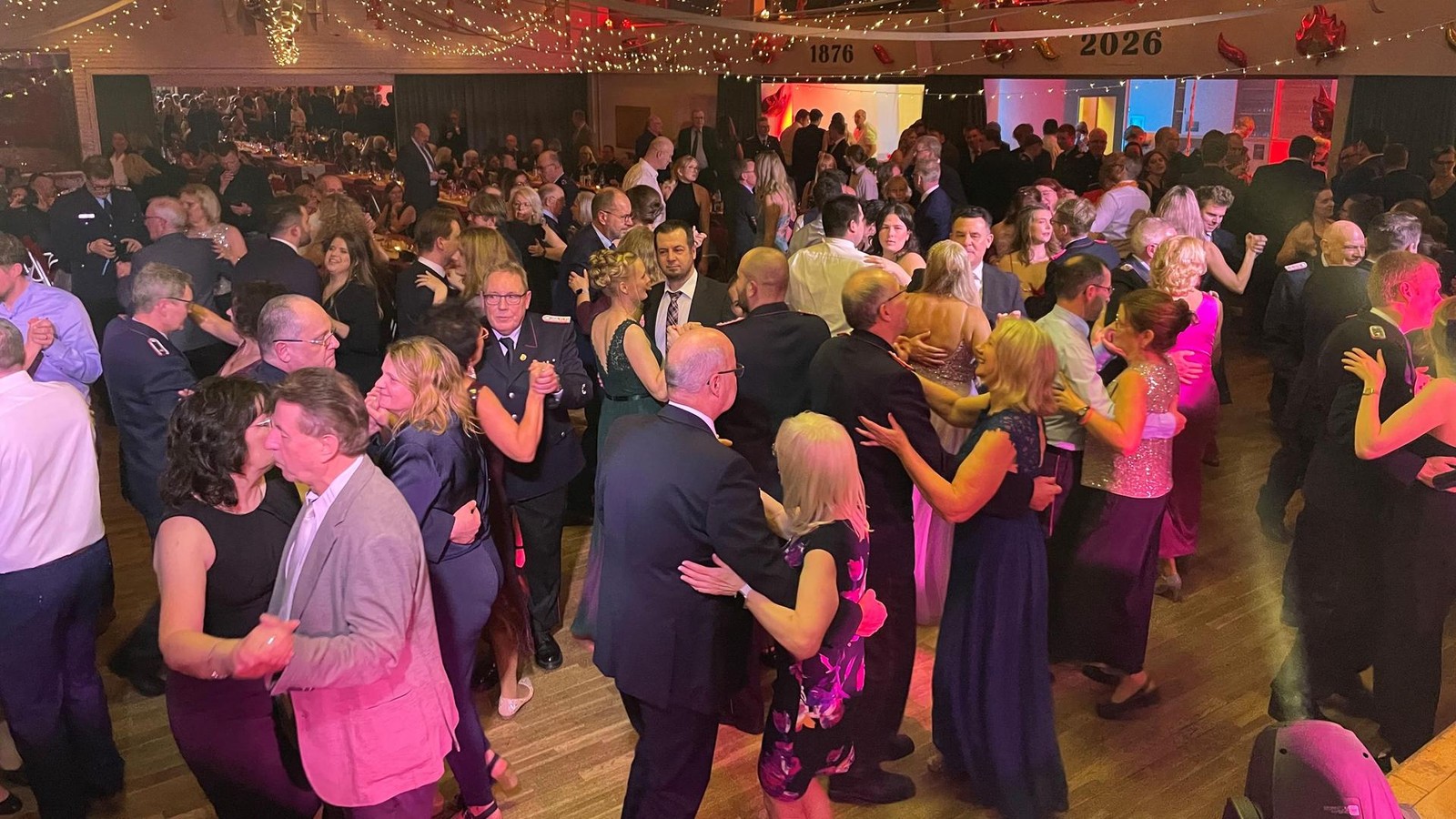 So-grandios-tanzt-diese-Gifhorner-Ortsfeuerwehr-in-ihr-Jubil-umsjahr