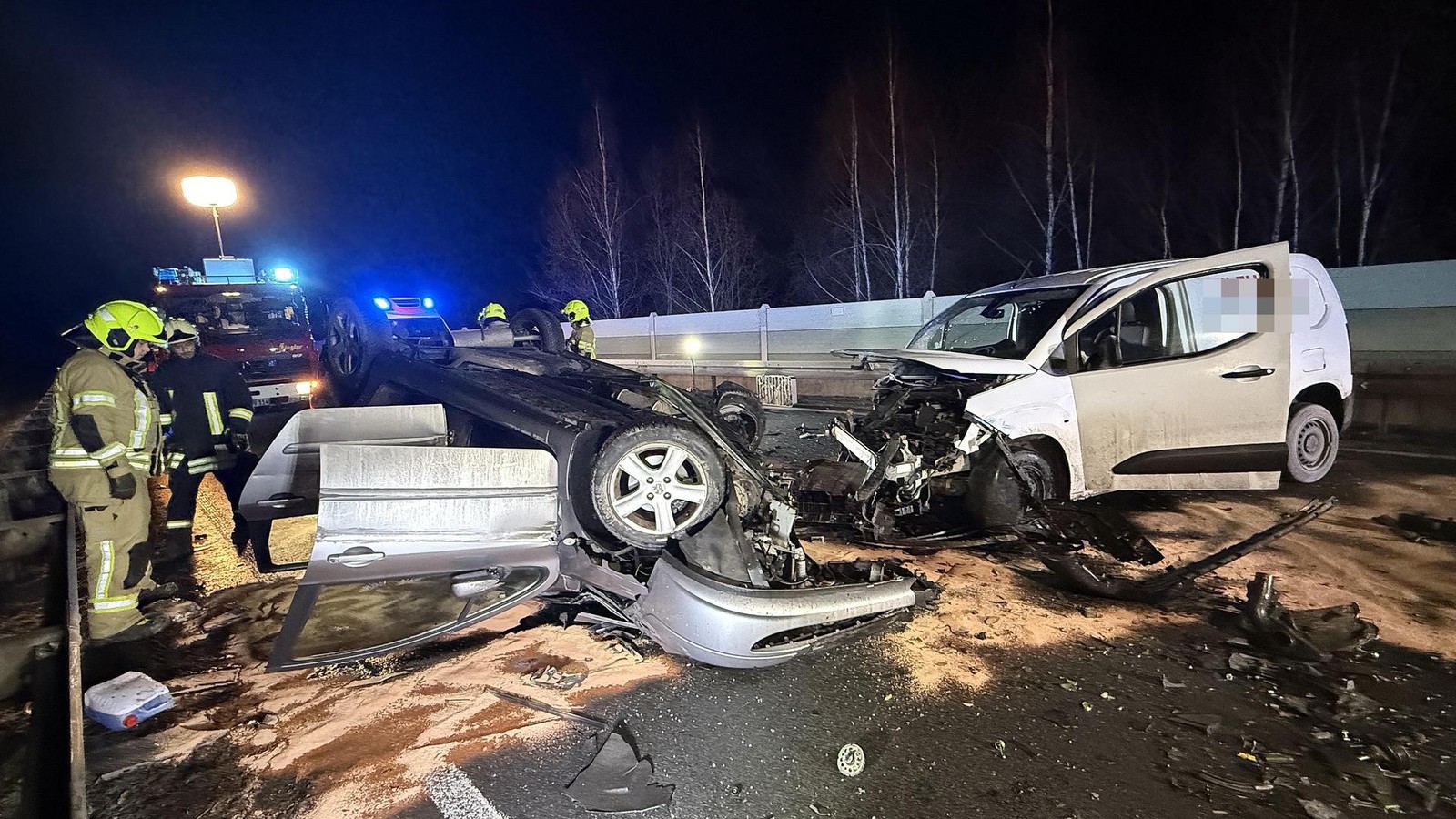 Frontalzusammensto-auf-B4-Zwei-Schwerverletzte-bei-Unfall-nahe-Sondershausen