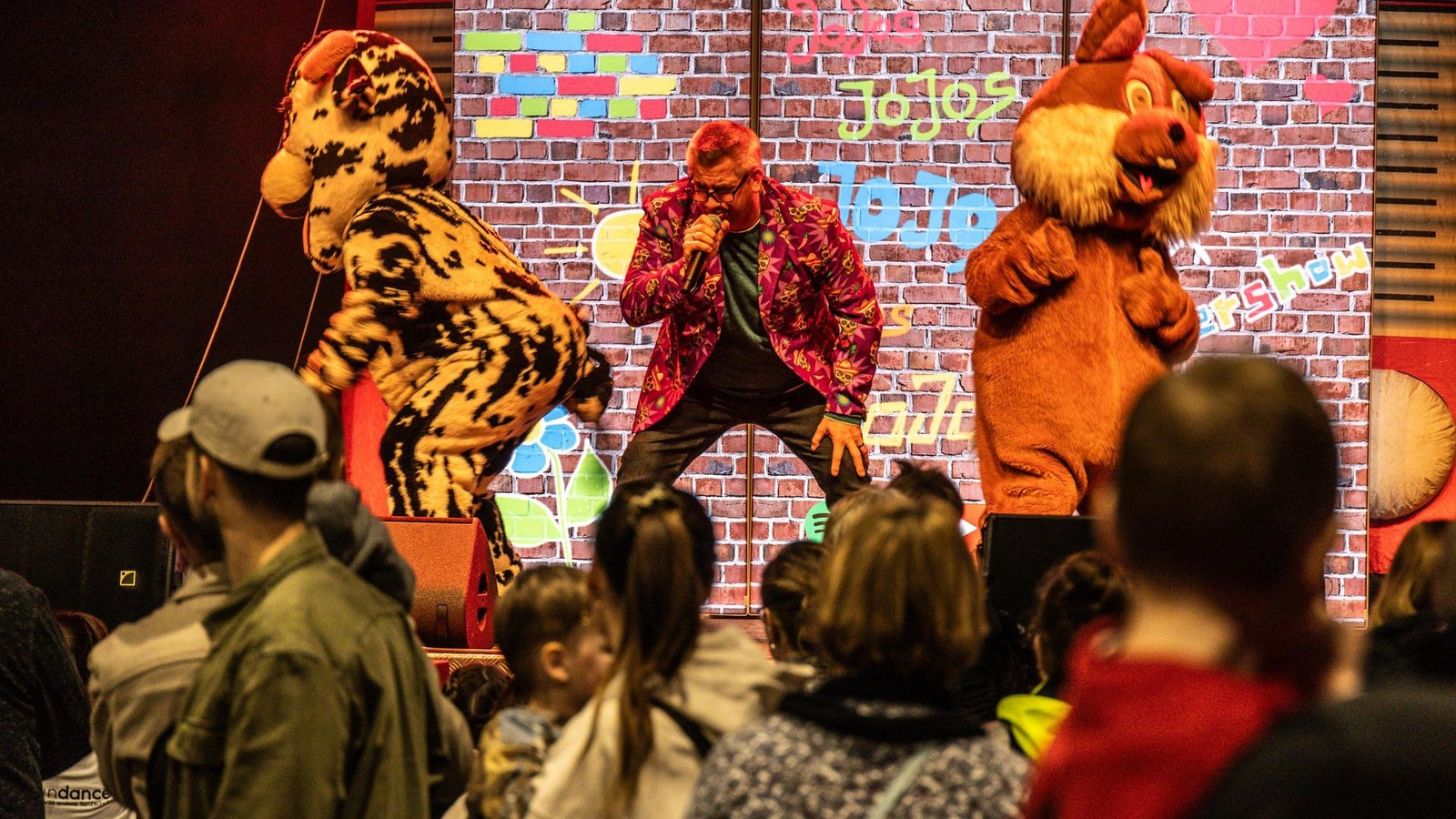 Gro-es-Kinderfest-in-der-Turbinenhalle-Kinderstar-im-Programm