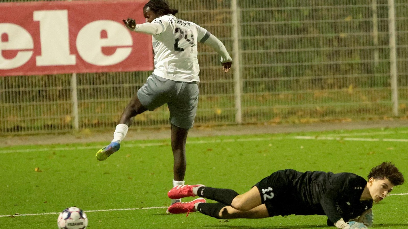 SV-Schermbeck-testet-bei-Trainer-Yavuzaslan-vor-der-Haust-re