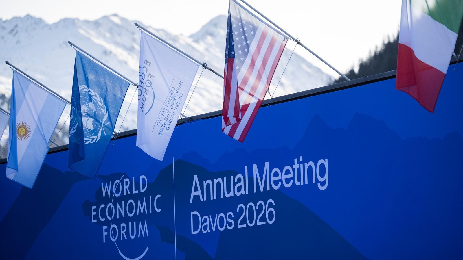Hunderte-Million-re-und-Milliard-re-fordern-in-Davos-Besteuert-uns-
