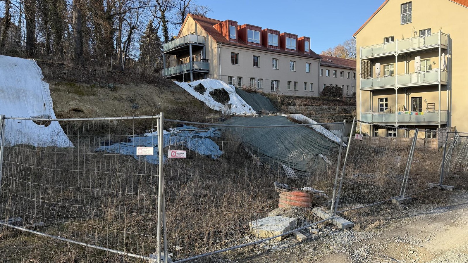 Gescheitertes-Bauprojekt-Prominentes-Grundst-ck-in-Jena-kommt-unter-den-Hammer