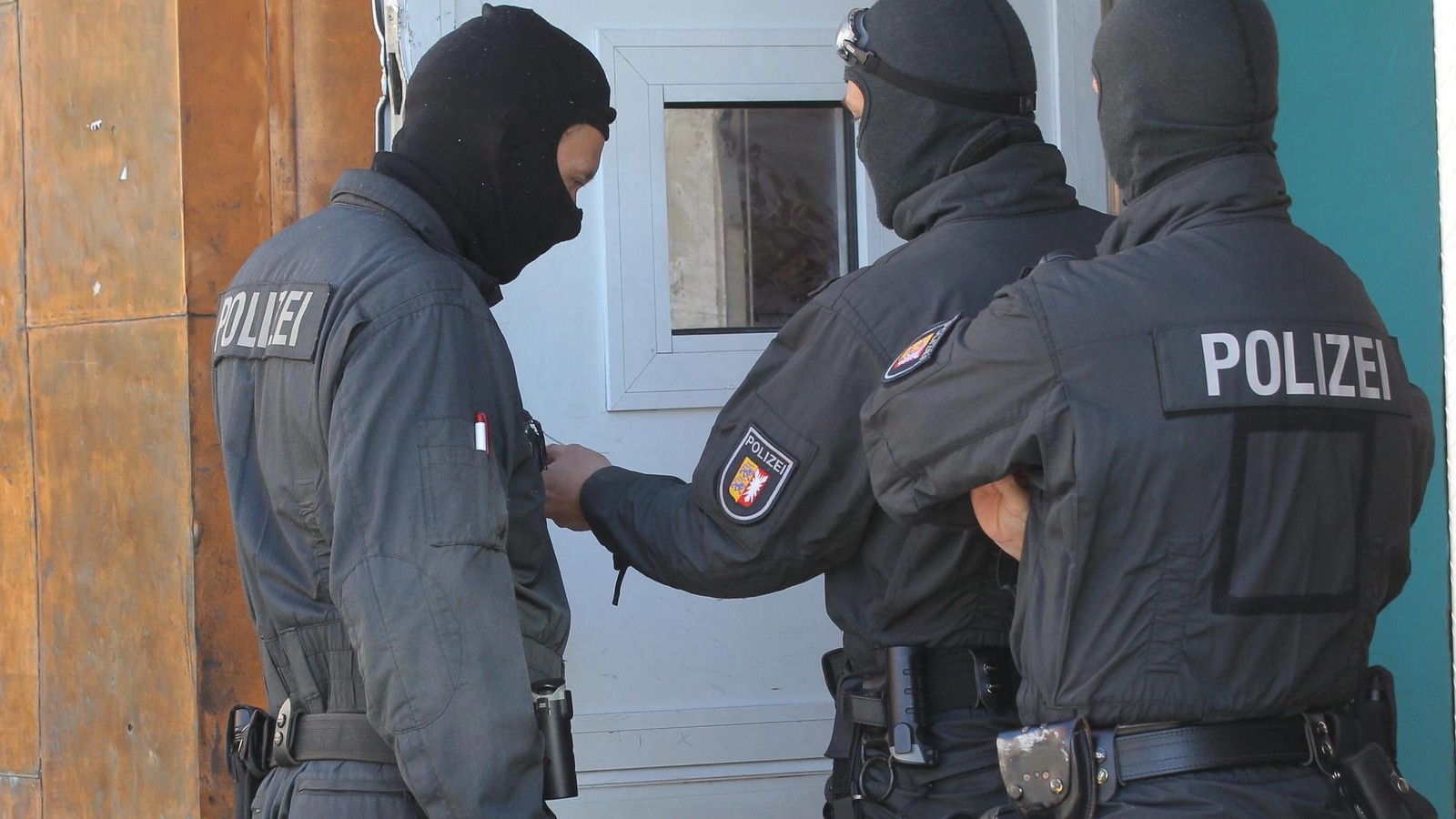 Schlag-gegen-Rockergruppe-Polizei-st-rmt-Wohnungen-und-Clubhaus