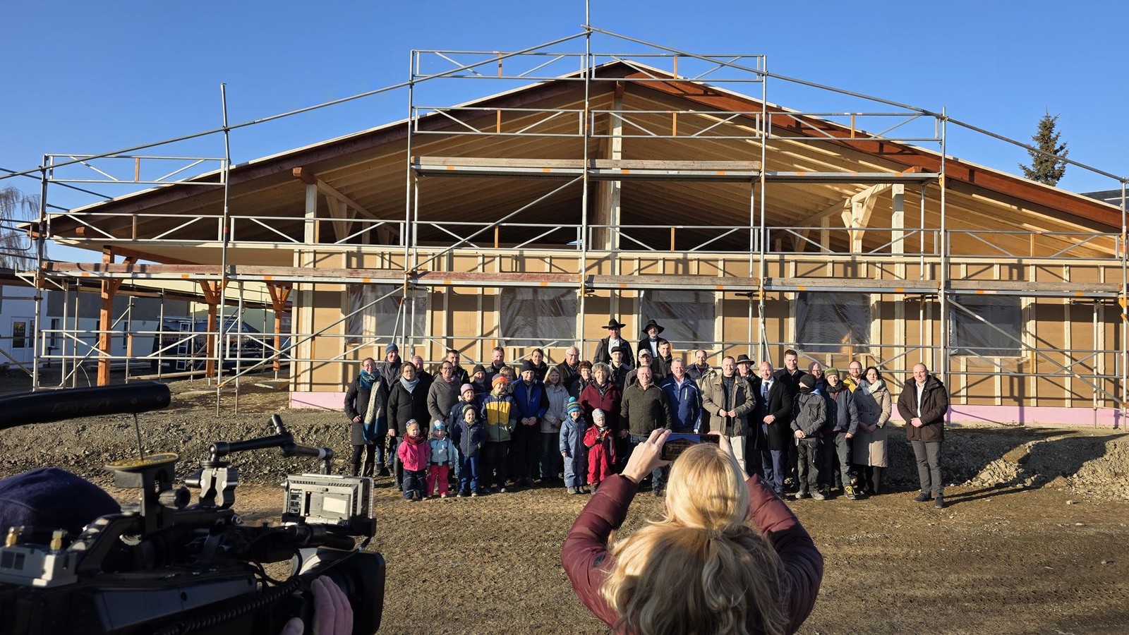 Pl-tzlich-Richtfest-Wie-private-Investoren-im-Saale-Orla-Kreis-beim-Bau-einer-Rettungswache-Tempo-machen
