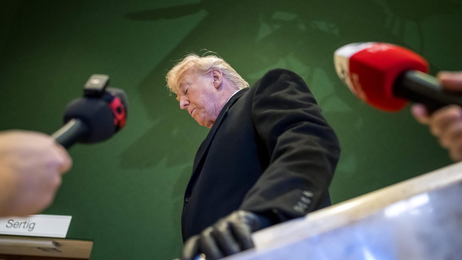 Zuckerbrot-Peitsche-Bazooka-Wie-Europa-Trump-im-Streit-ber-Gr-nland-ausbremste