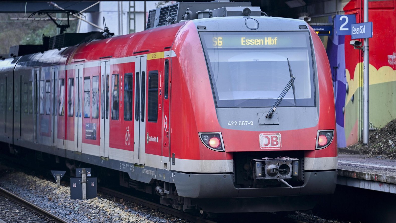 Chaos-Verbindung-S6-Strecke-zwischen-D-sseldorf-und-Essen-schon-wieder-dicht