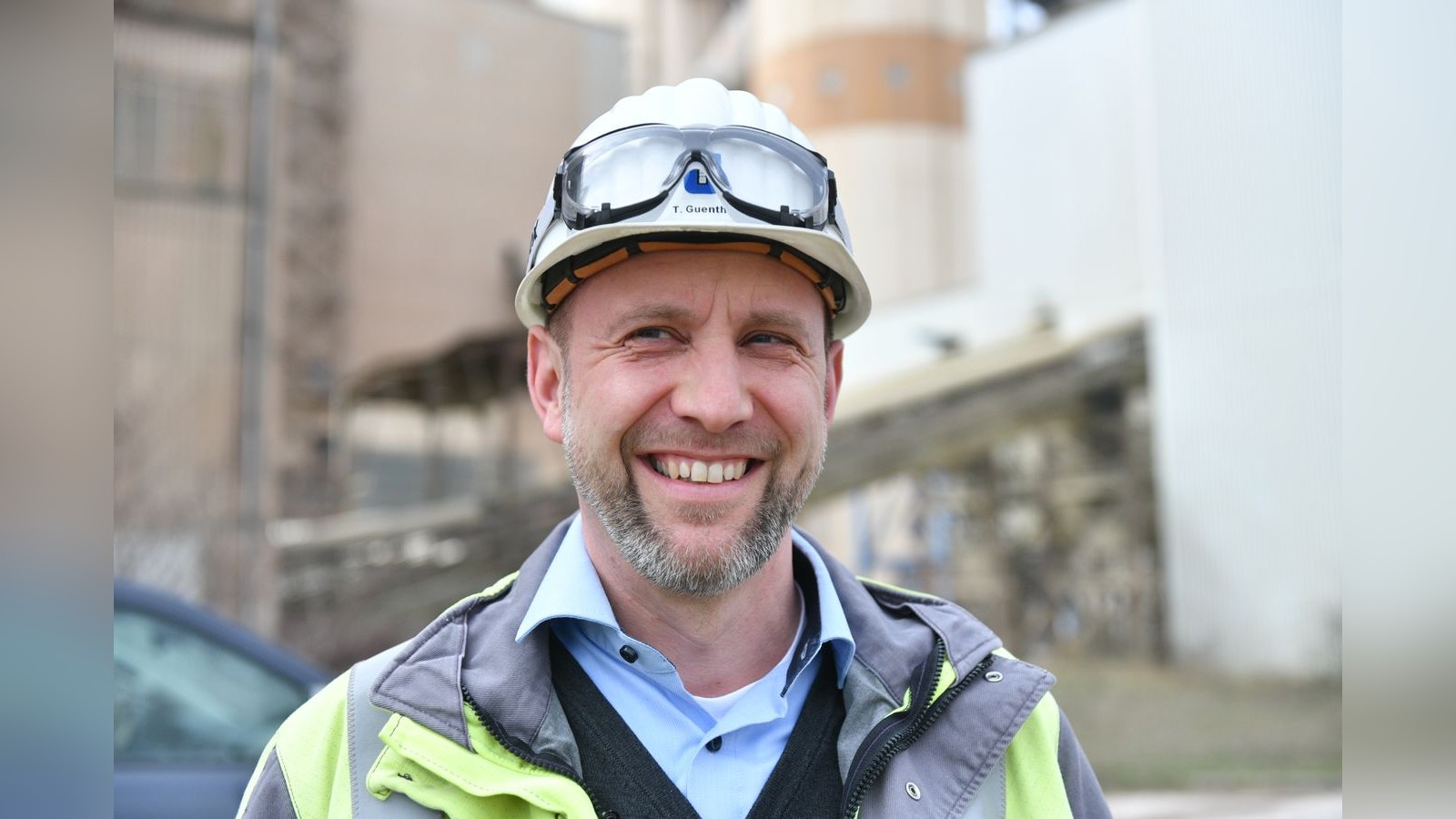 -Zement-ist-auch-in-Zukunft-der-zentrale-Baustein-der-Bauindustrie-