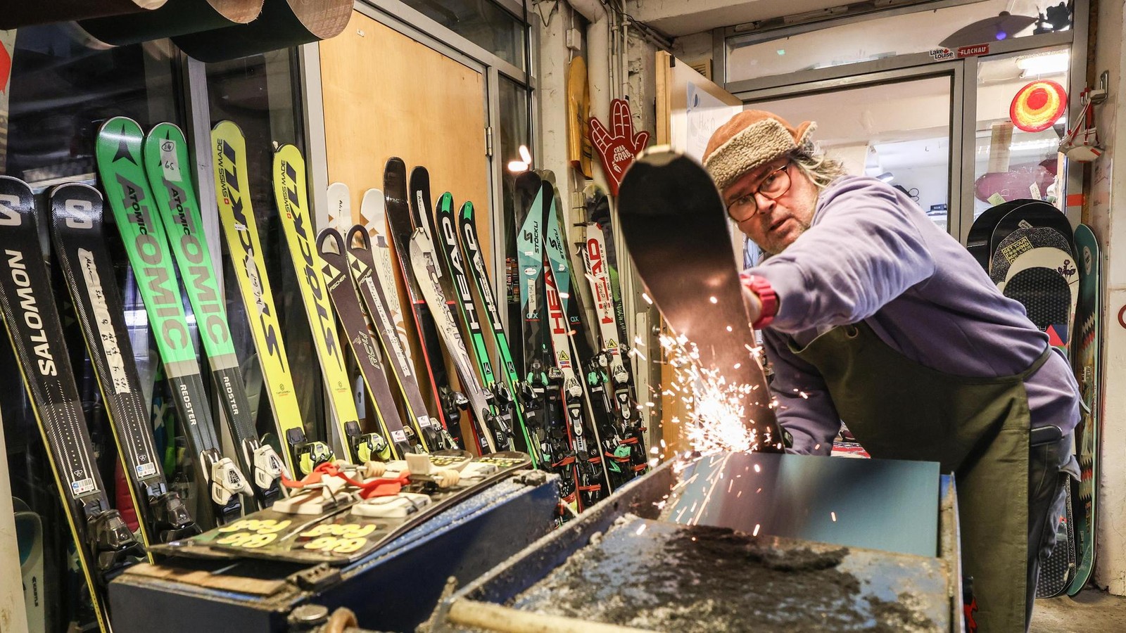 Der-Ski-Doktor-am-Hauptbahnhof-Er-macht-Hamburg-fit-f-r-den-Wintersport