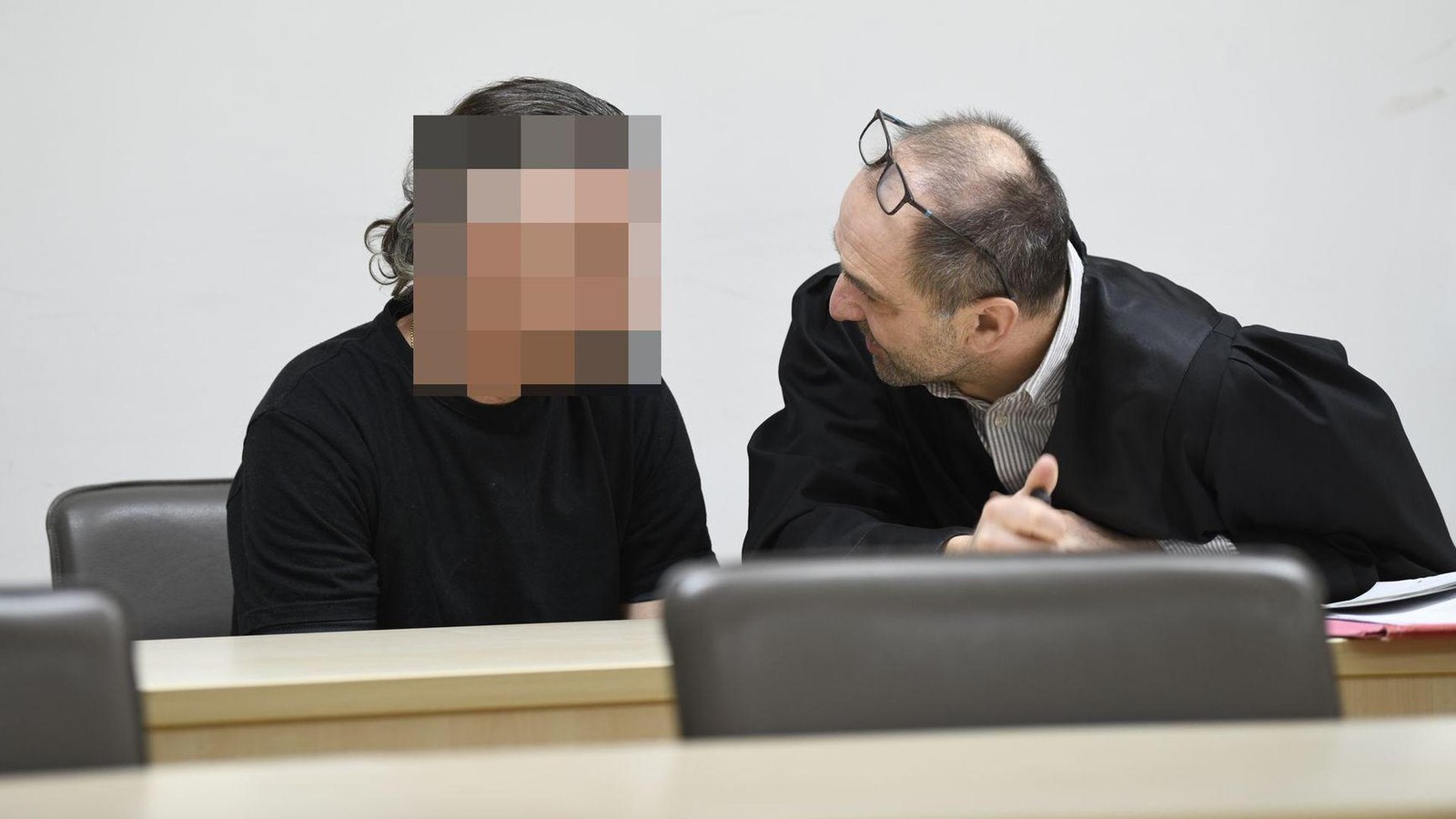 -Der-Hase-hoppelt-und-Fr-sche-im-Teich-Wie-ein-Drogendealer-in-Gera-kommuniziert