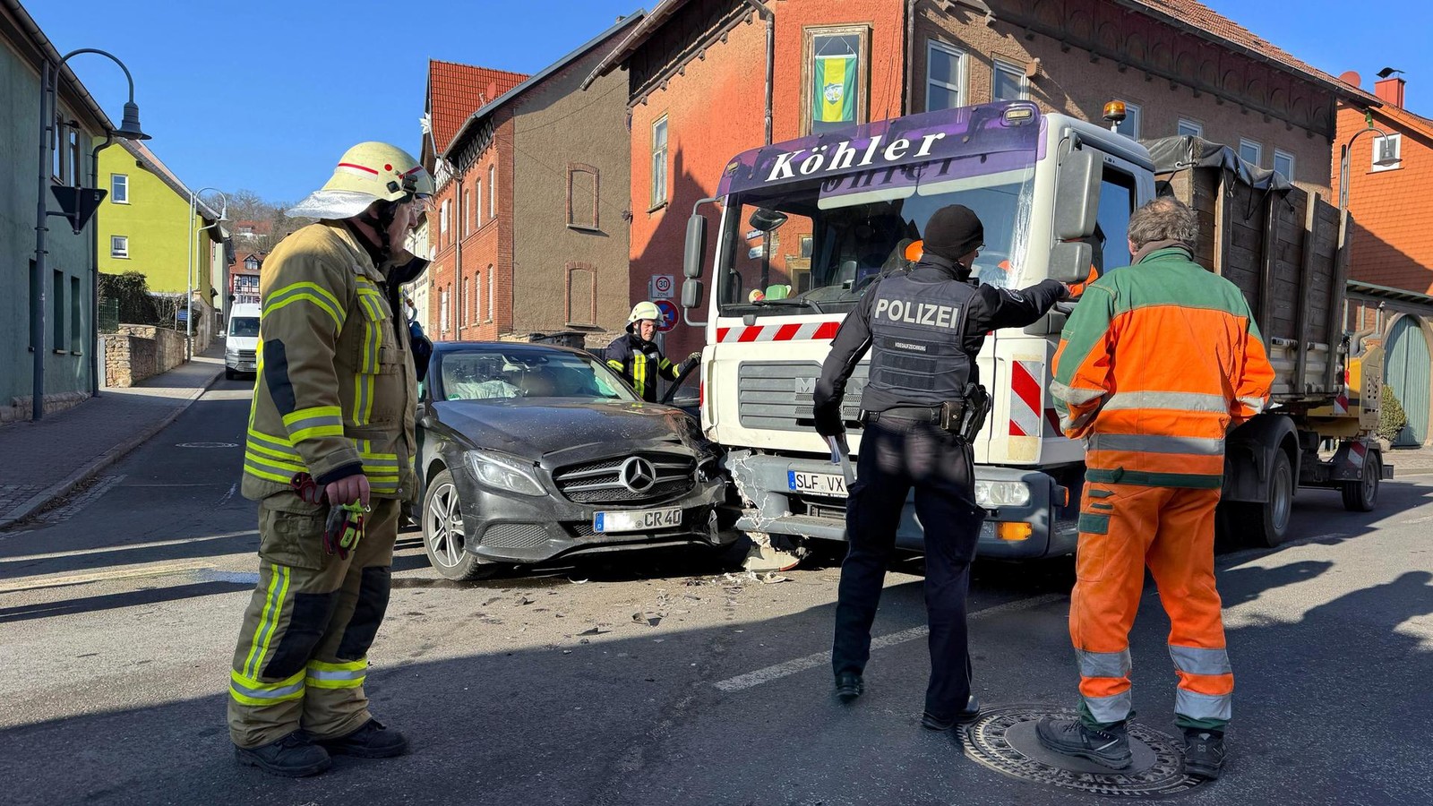 Schwerer-Unfall-im-Weimarer-Land-verletzte-Frau-Riesenschreck-f-r-das-Kind