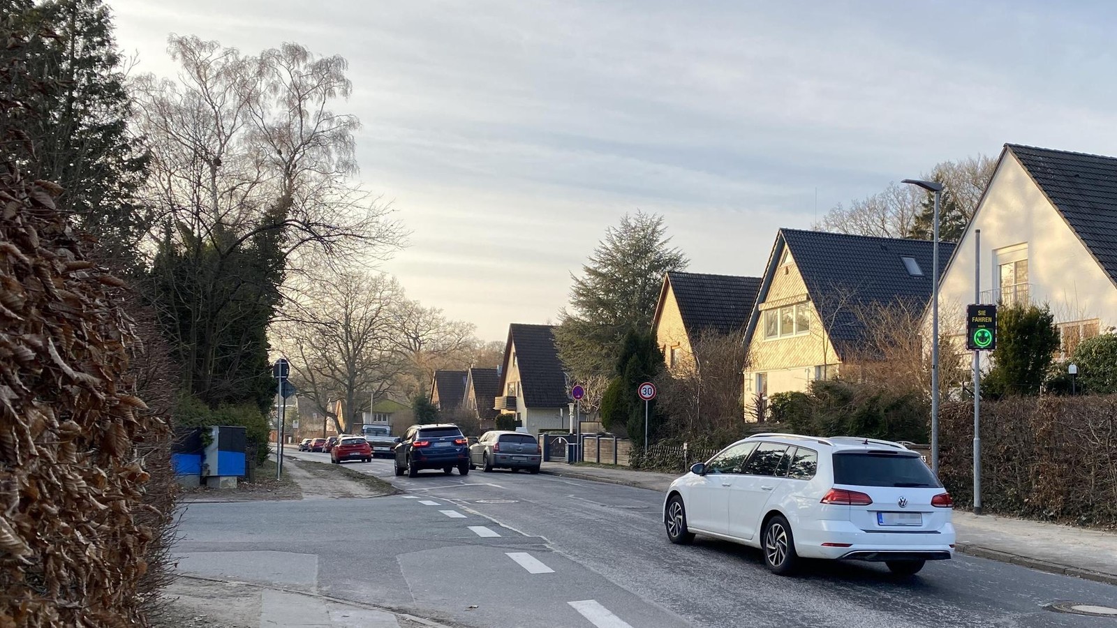 30er-Zone-Egal-Smiley-schenkt-auch-Rasern-ein-L-cheln