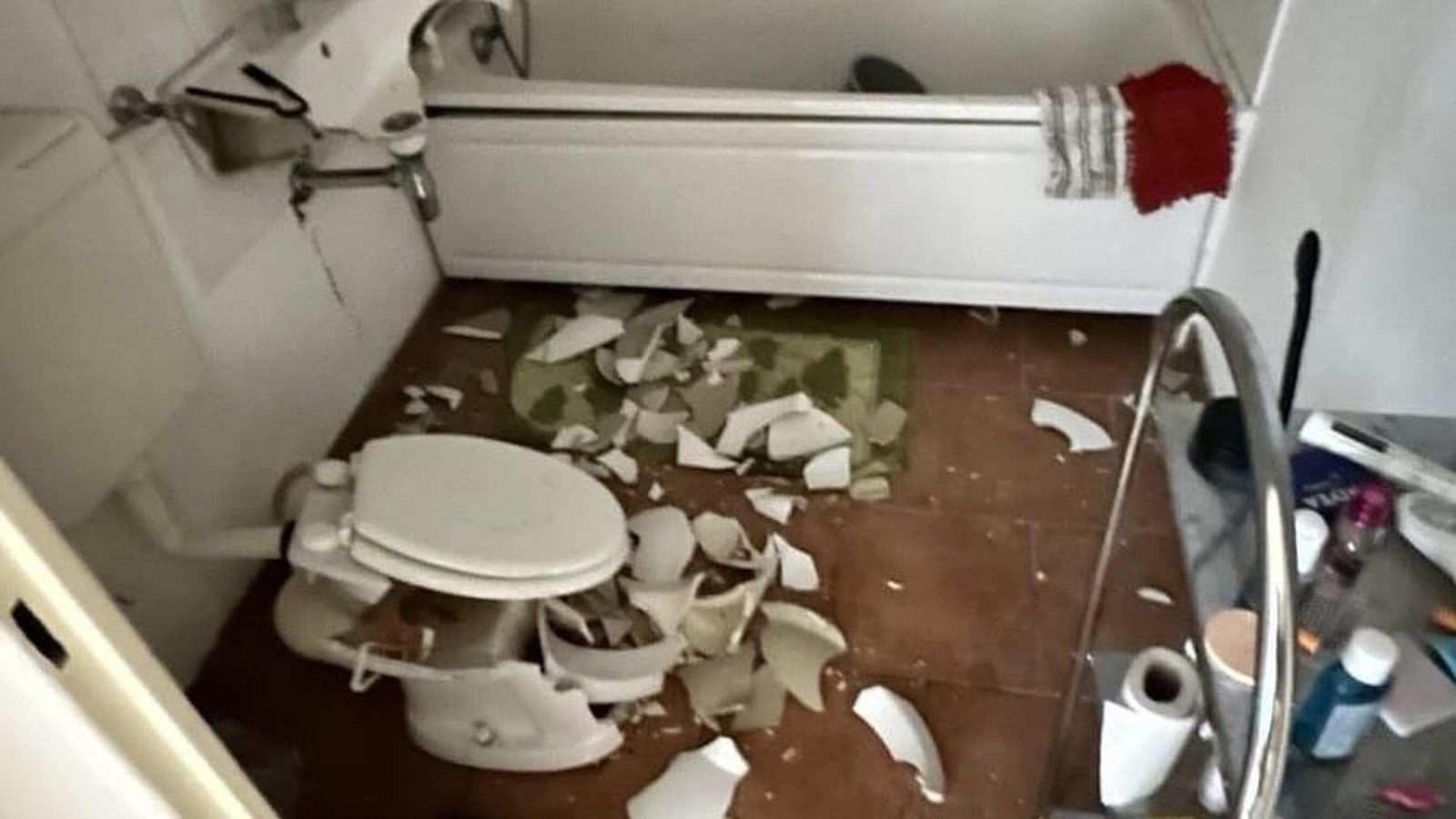 Eskalation-in-der-Habersaathstra-e-Schl-gertrupp-oder-Bauma-nahme-