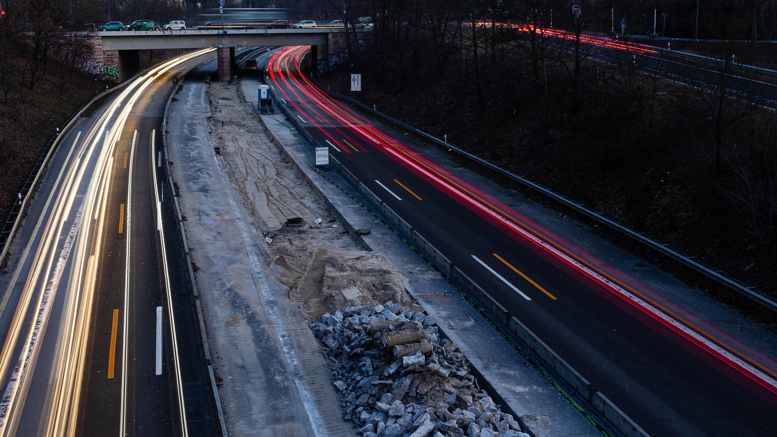 Wegen-Bomben-im-Boden-Bauarbeiten-an-der-A115-dauern-deutlich-l-nger