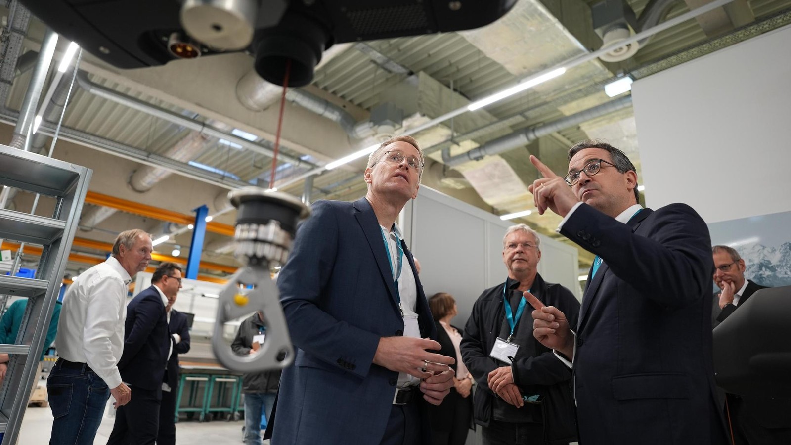 300-Millionen-Euro-mehr-R-stungsfirma-aus-Wedel-pr-ft-Gang-an-die-B-rse