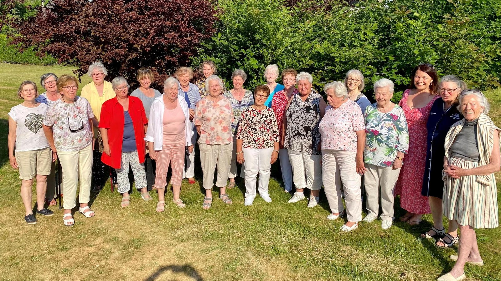 Ehemalige-Korn-Ladys-und-eine-jecke-Chorleiterin-feiern-50-Geburtstag