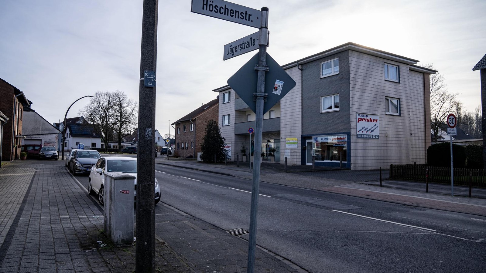 Duisburger-ger-t-mit-Schulkindern-in-einen-Streit-dann-bekommt-er-Besuch