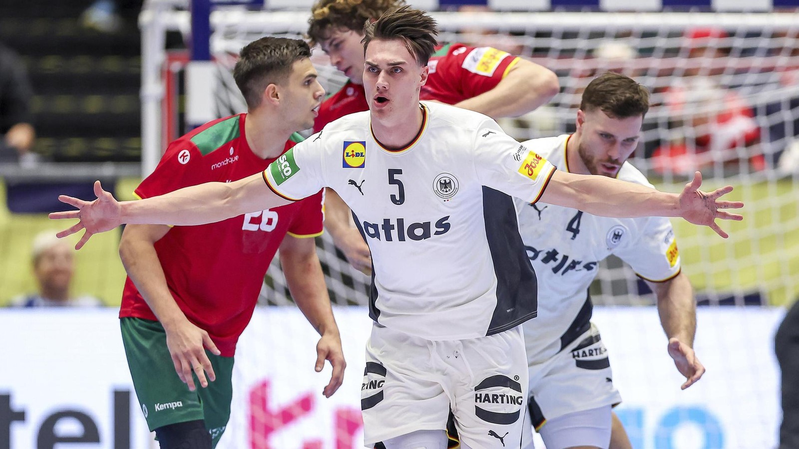 Schluroff-Gala-dreht-Handball-Krimi-Deutschland-startet-mit-Sieg-in-EM-Hauptrunde