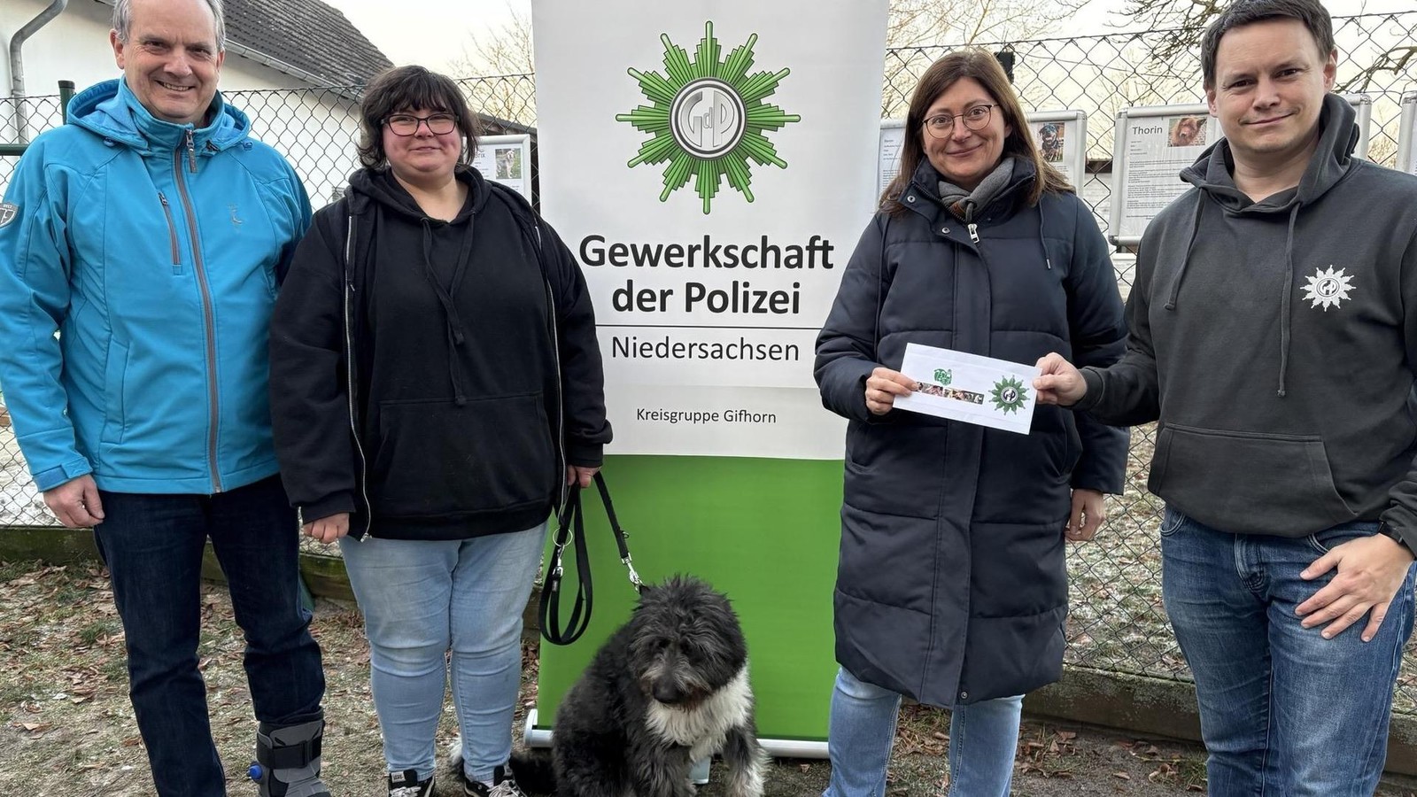 Dicker-Scheck-und-sattes-Lob-von-der-Polizei-f-r-Gifhorns-Tiersch-tzer