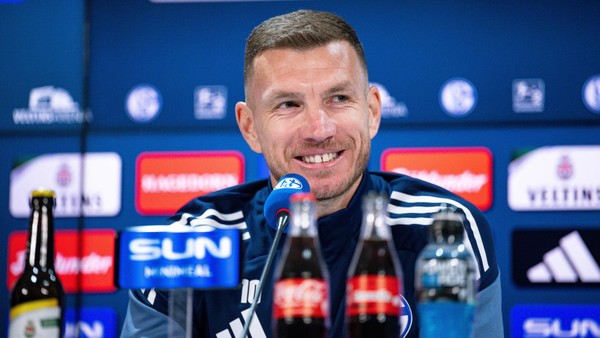 Dzeko-Deal enttäuscht VfL-Fans: Wolfsburg-Trainer Bauer kommentiert Rückholwunsch