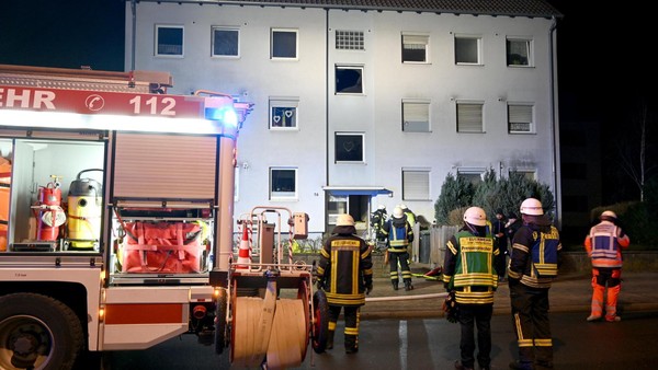 Brandstiftung in Wolfenbüttel: Feuerwehr rettet drei Menschen aus Wohnhaus