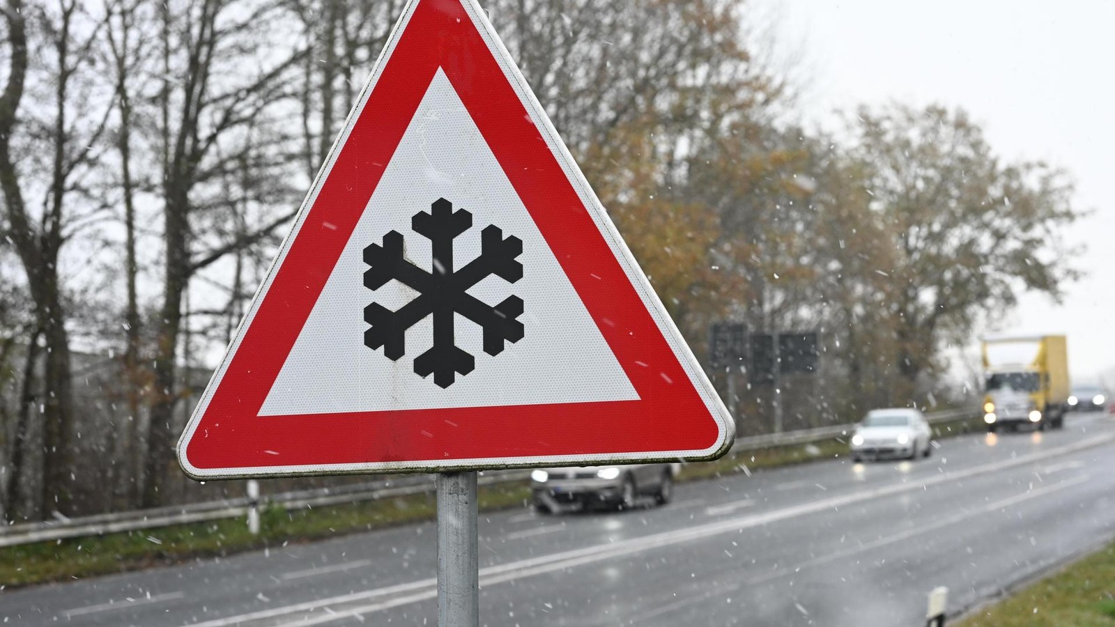 Wetter-in-NRW-Frost-kehrt-zur-ck-Glatteiswarnung-auch-f-r-Samstagfr-h