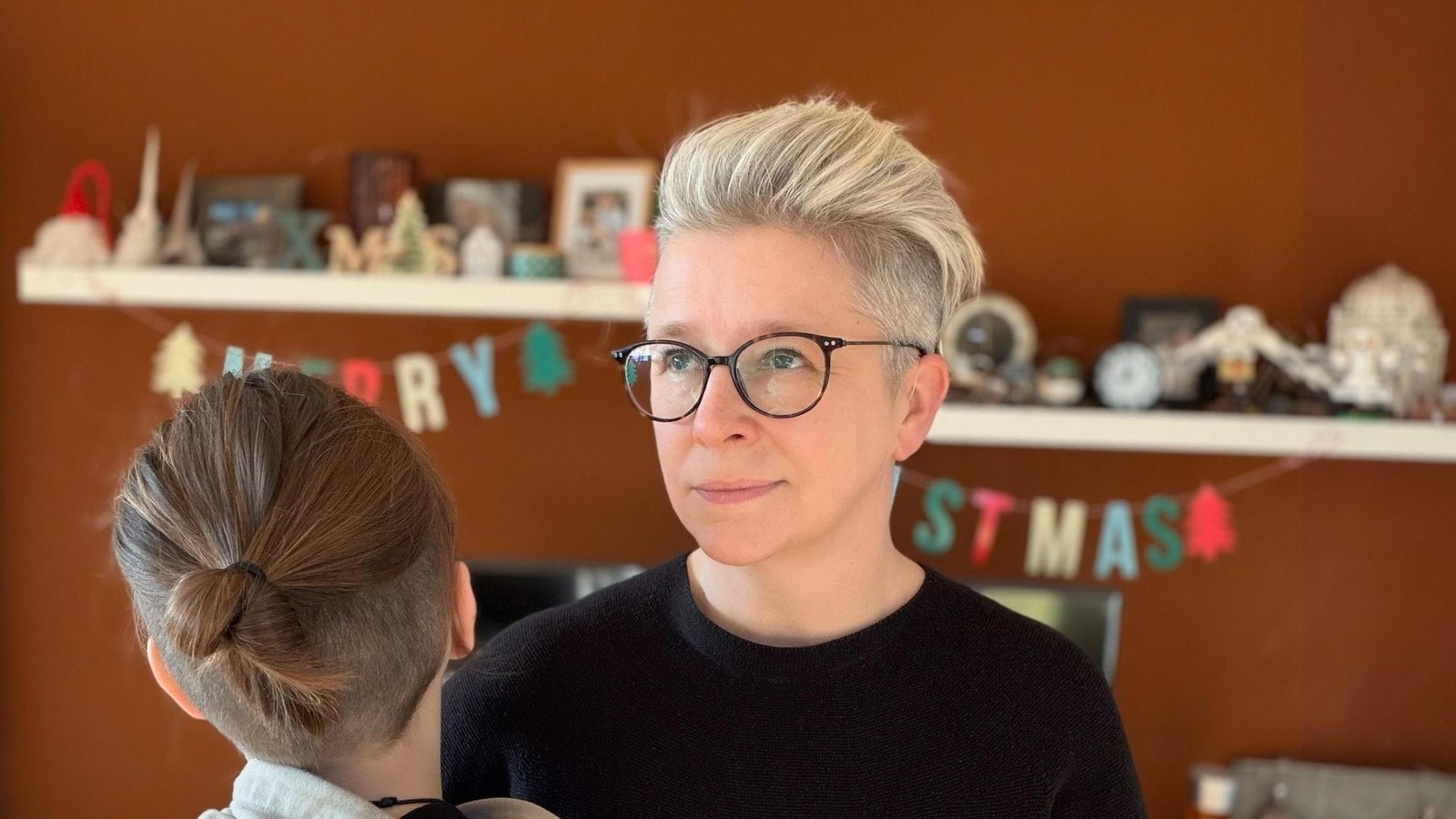 Wenn-Reiz-berflutung-den-Alltag-sprengt-Mutter-sucht-Hilfe-f-r-ihren-Sohn