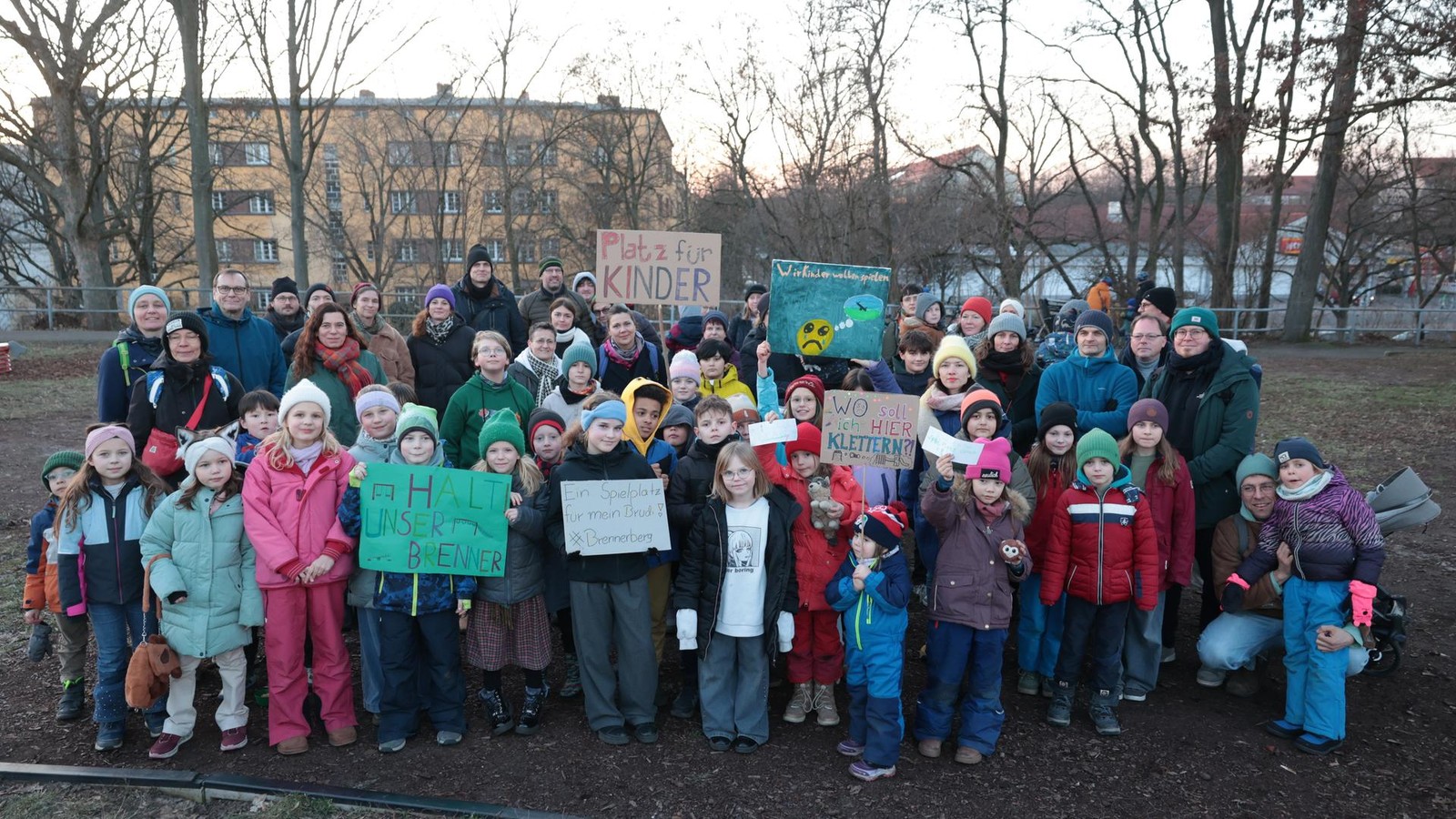 Kinder-und-Eltern-emp-rt-Spielplatz-in-Pankow-abgerissen-und-jetzt-