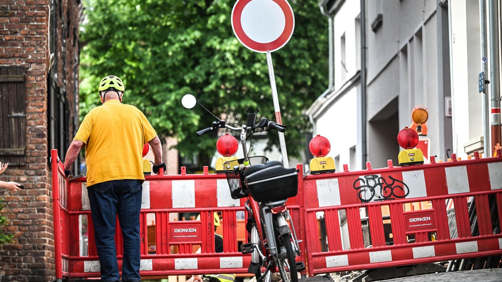 Baustelle-in-Moers-Komplizierte-Arbeiten-f-r-Enni-Stra-e-monatelang-gesperrt