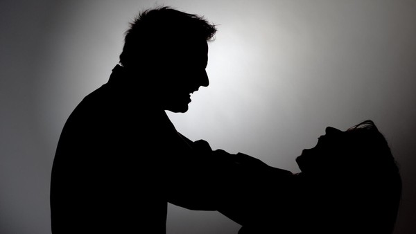 Wollte er seine Ehefrau töten? 43-Jähriger wegen versuchten Mordes vor Gericht