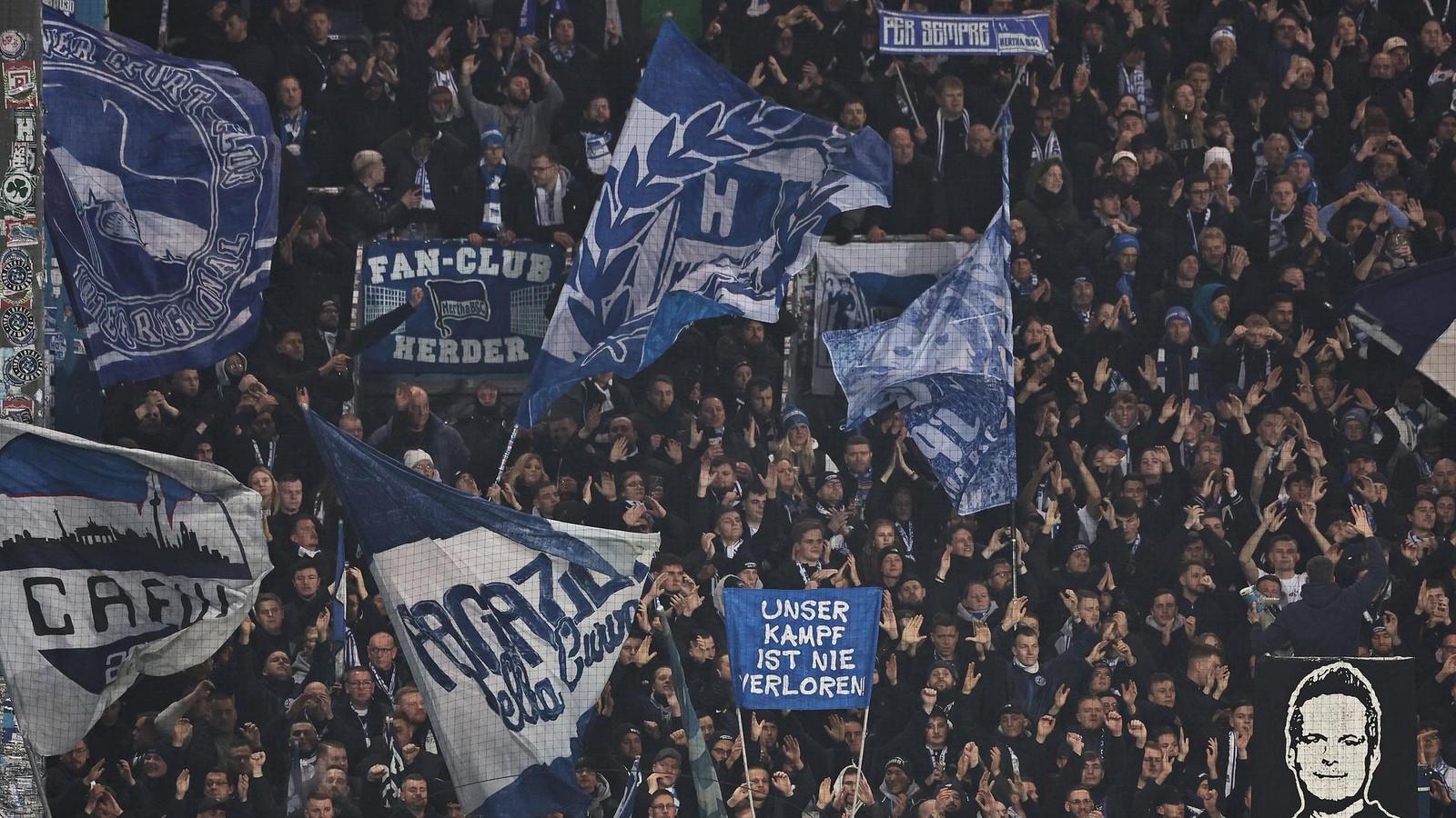 Zu-Gast-bei-Freunden-Hertha-k-mpft-beim-KSC-um-einen-Sieg-f-r-den-Aufstieg