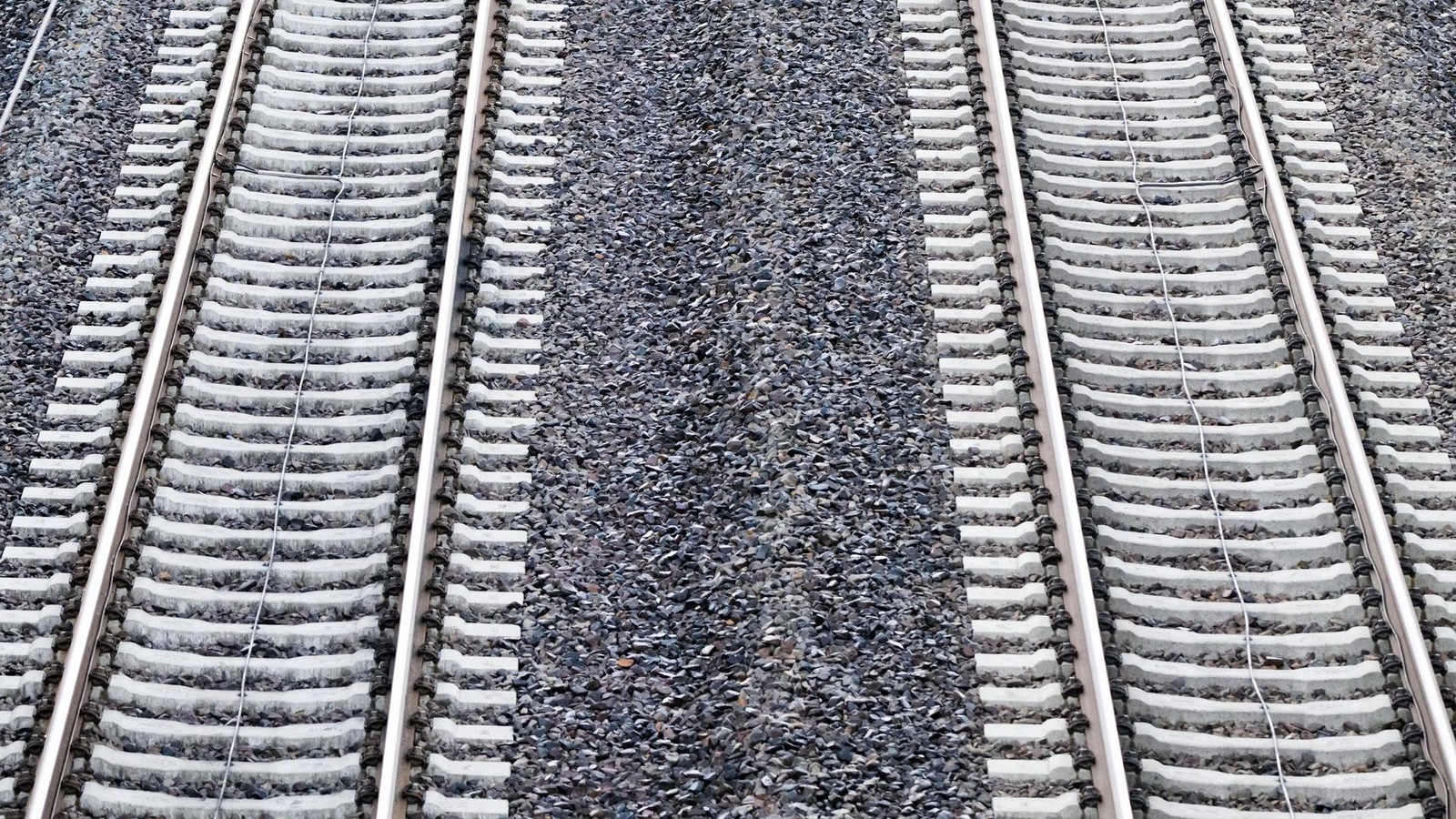 In-Lebensgefahr-In-Gera-begibt-sich-ein-Mann-auf-die-Gleise