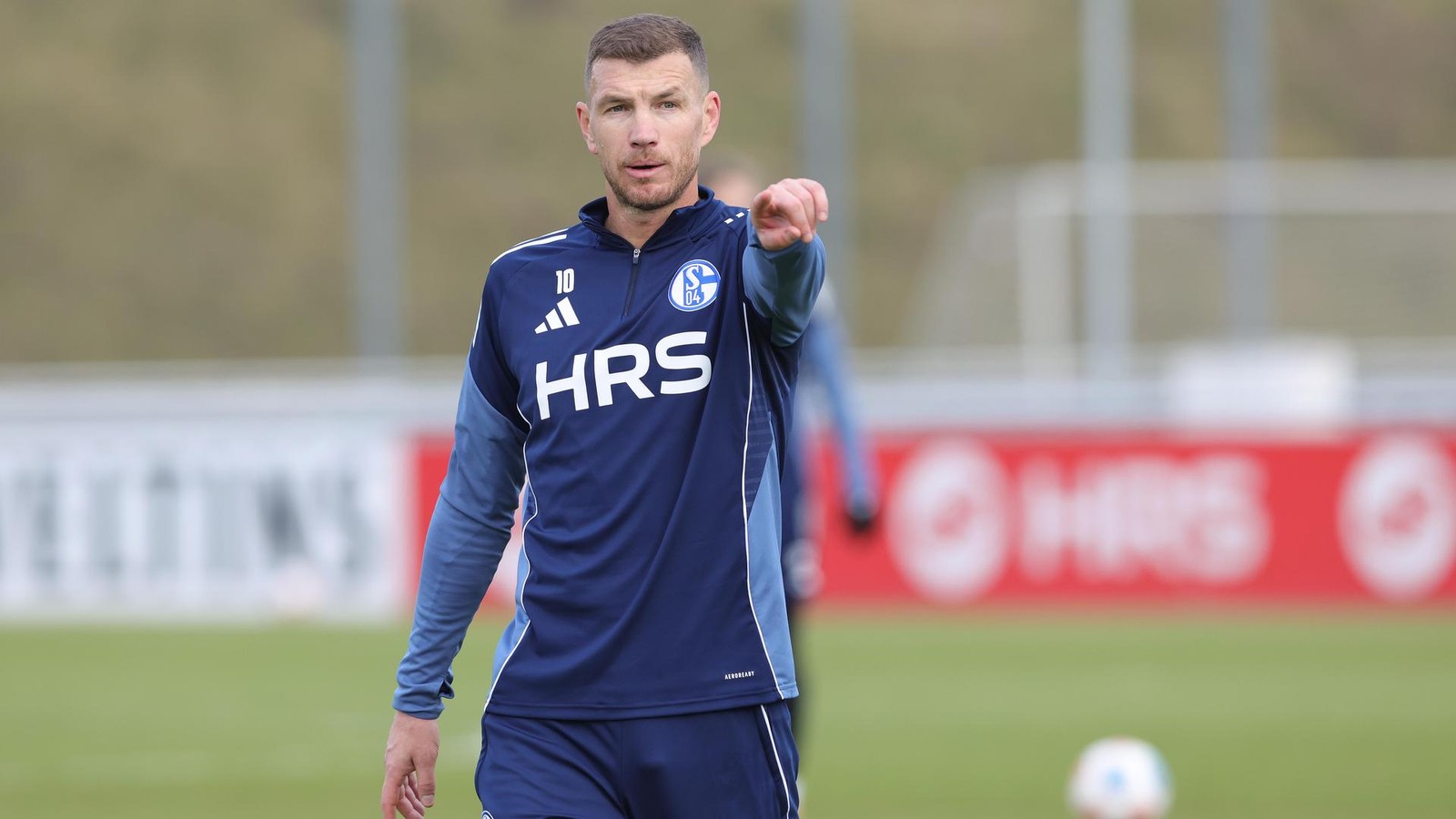 Schalke-Star-Dzeko-berstrahlt-alle-Alle-Winter-Transfers-der-2-Bundesliga