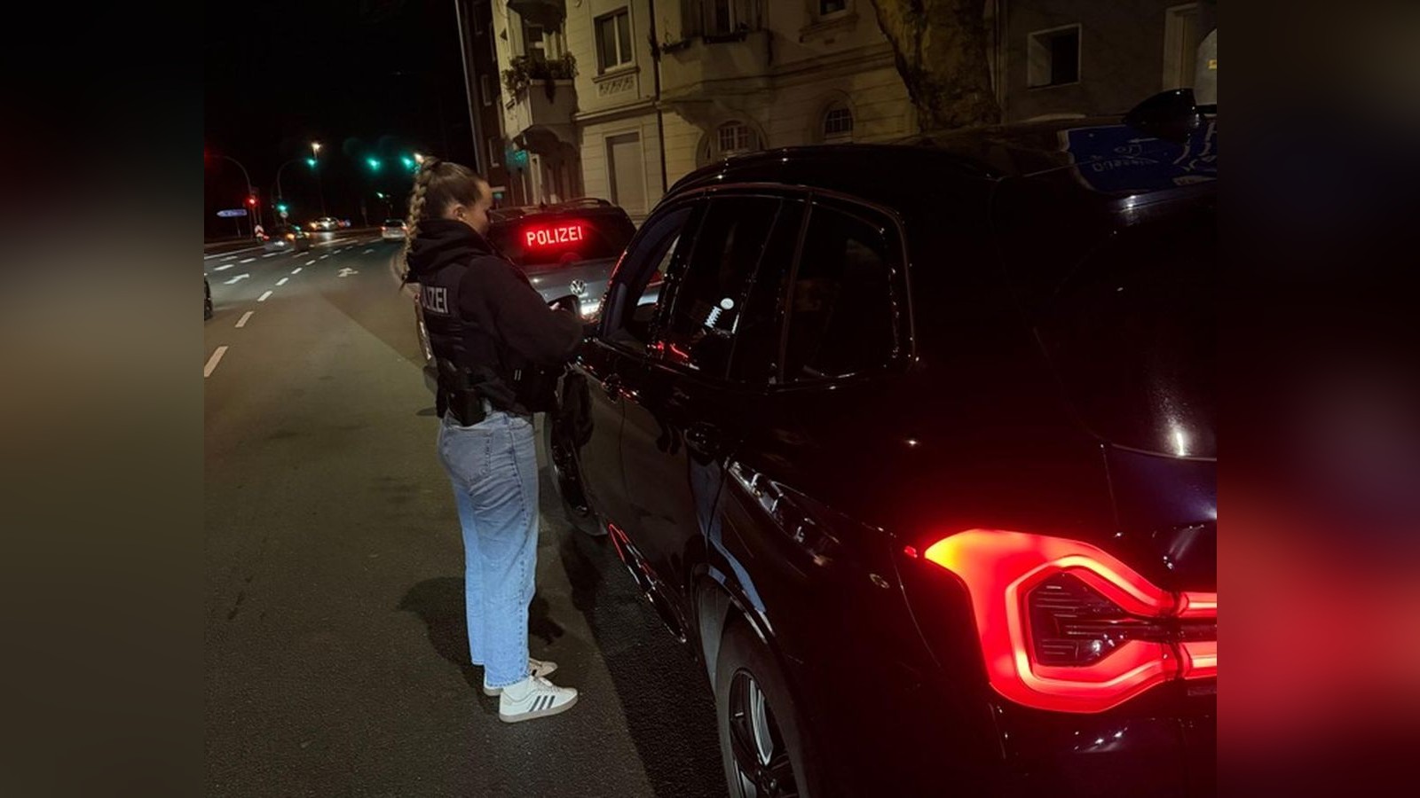 mit-dem-handy-auf-tiktok-autofahrerin-30-im-blindflug-bis-auf-die-a59