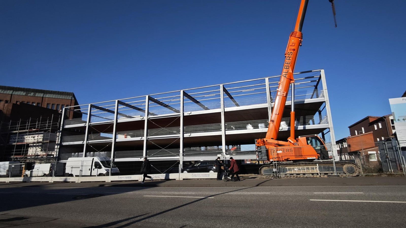 Medac-Parkhaus-an-B431-verz-gert-sich-wann-die-Er-ffnung-geplant-ist