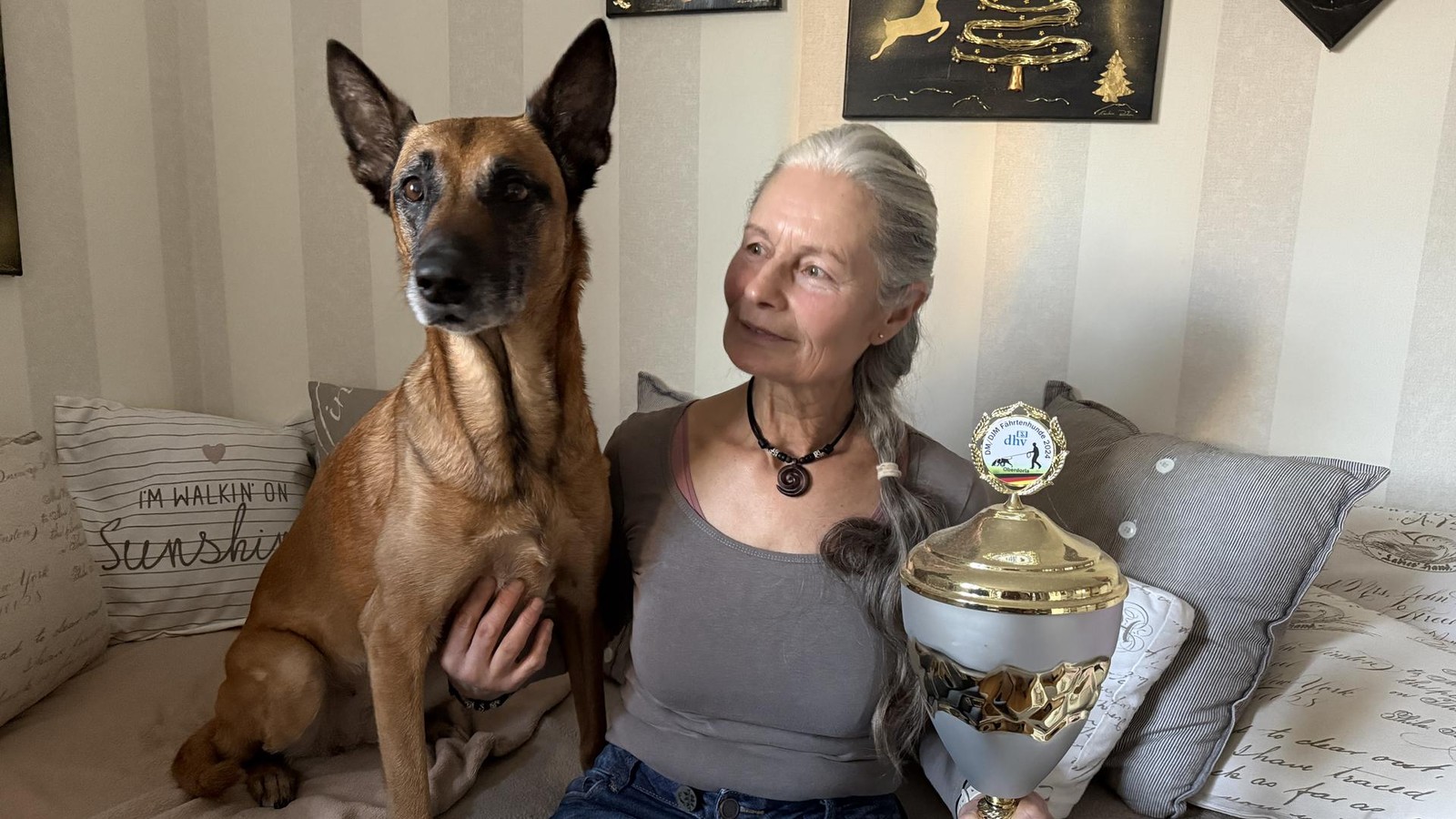 Geraerin-mit-Quirlie-erfolgreich-auf-Spur-1800-Schritte-immer-der-Hundenase-nach