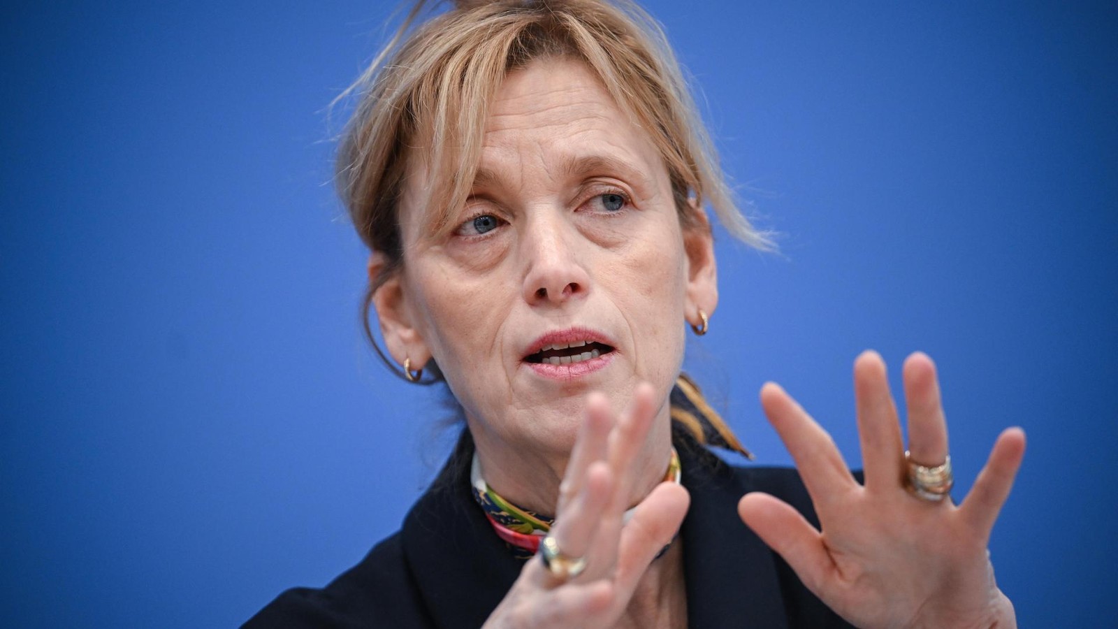 Ganztag-in-Grundschulen-Prien-sieht-Probleme-bei-R-umen-und-Personal