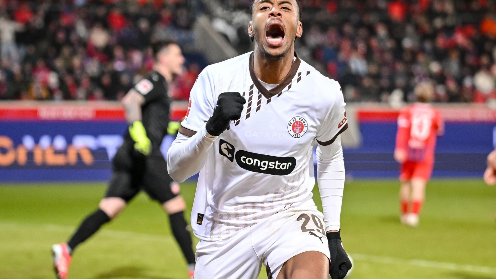 Live-Das-Hamburger-Stadtderby-zwischen-St-Pauli-und-dem-HSV-der-Ticker