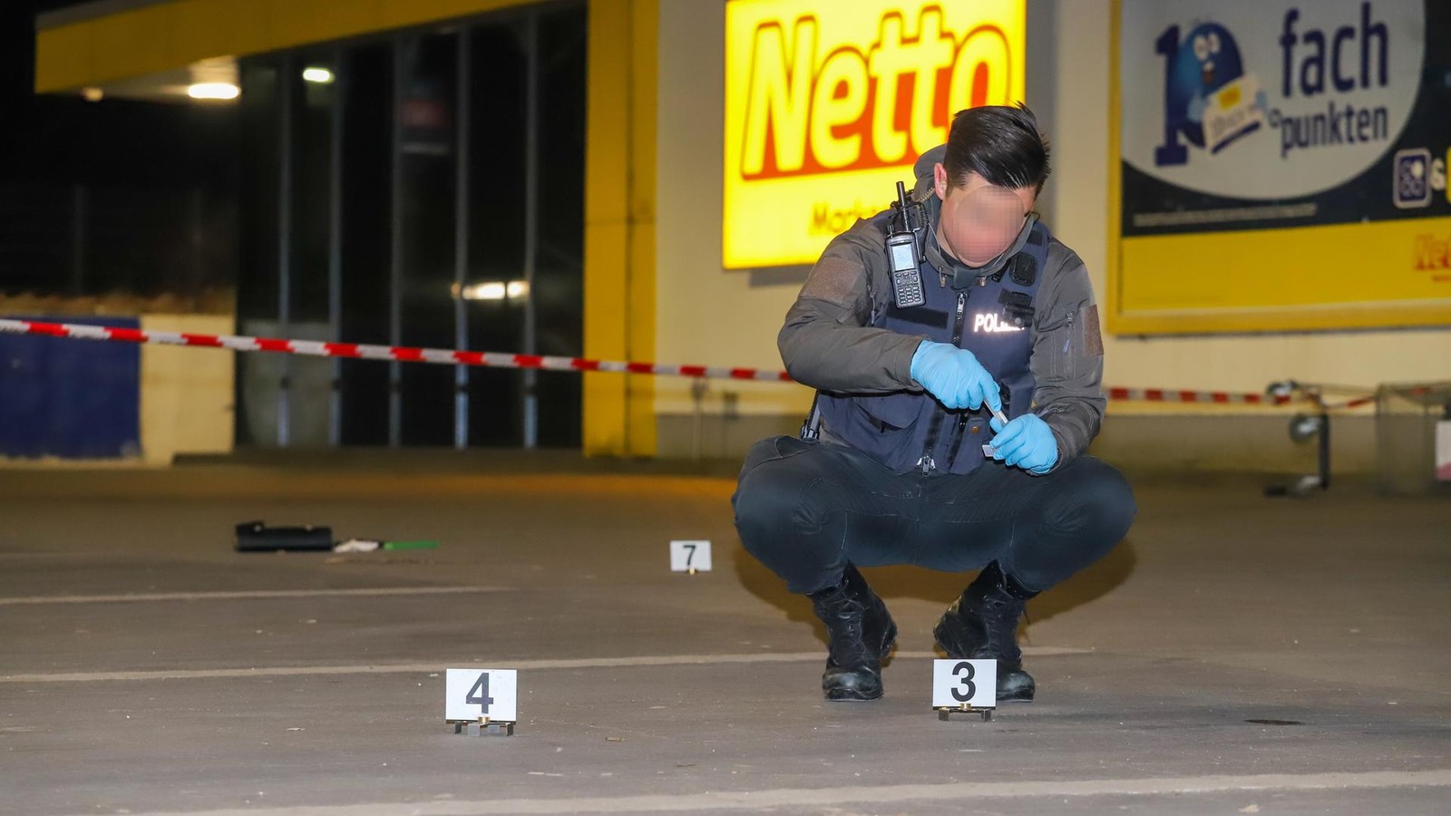 Angriff-auf-dem-Discounterparkplatz-Mann-wird-schwer-verletzt