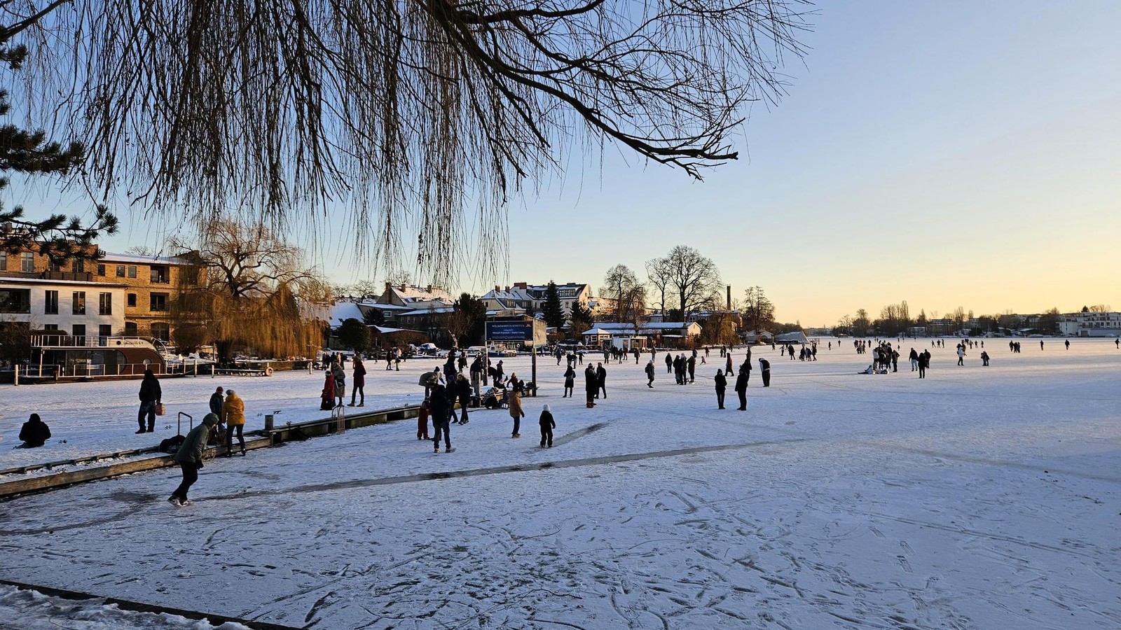 Minusgrade-t-uschen-Polizei-warnt-vor-Eisfl-chen-in-Berlin