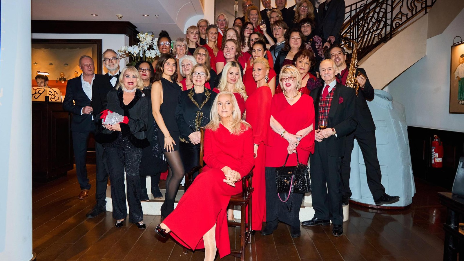 Berlins-Red-Club-Das-Frauennetzwerk-auf-das-selbst-eine-Adelige-schw-rt