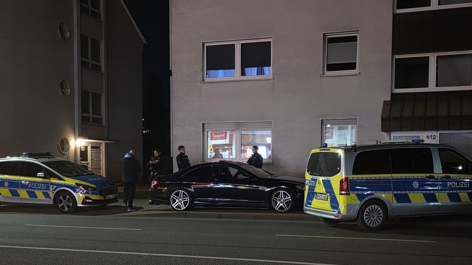 Verfolgungsjagd-ber-die-A59-Benz-Fahrer-fl-chtet-vor-der-Polizei