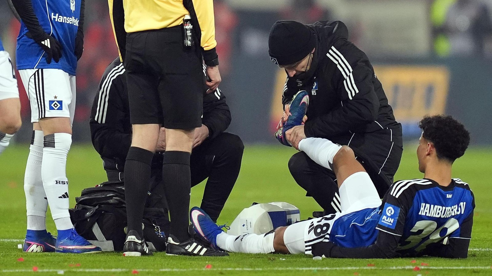 Sah-im-TV-anders-aus-Worum-es-bei-Verletzung-von-HSV-Profi-wirklich-geht