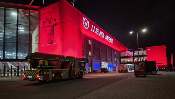 Feueralarm in Mainz: Nicht nur im Sechzehner des VfL Wolfsburg „brennt“ es