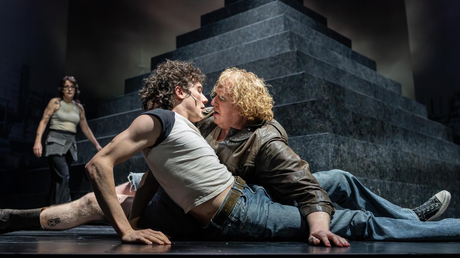 Drohnen-und-Dem-tigungen-im-Thalia-Theater-Sankt-Falstaff-ist-etwas-berdehnt