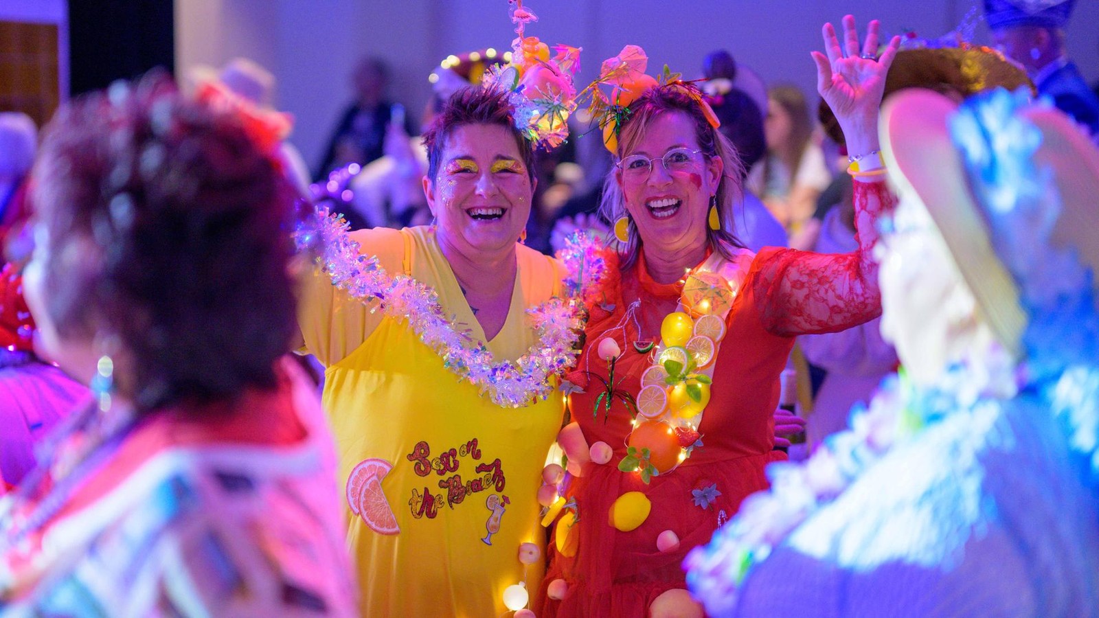 Viele-Fotos-vom-beliebten-Kost-mball-der-Styrumer-L-wen