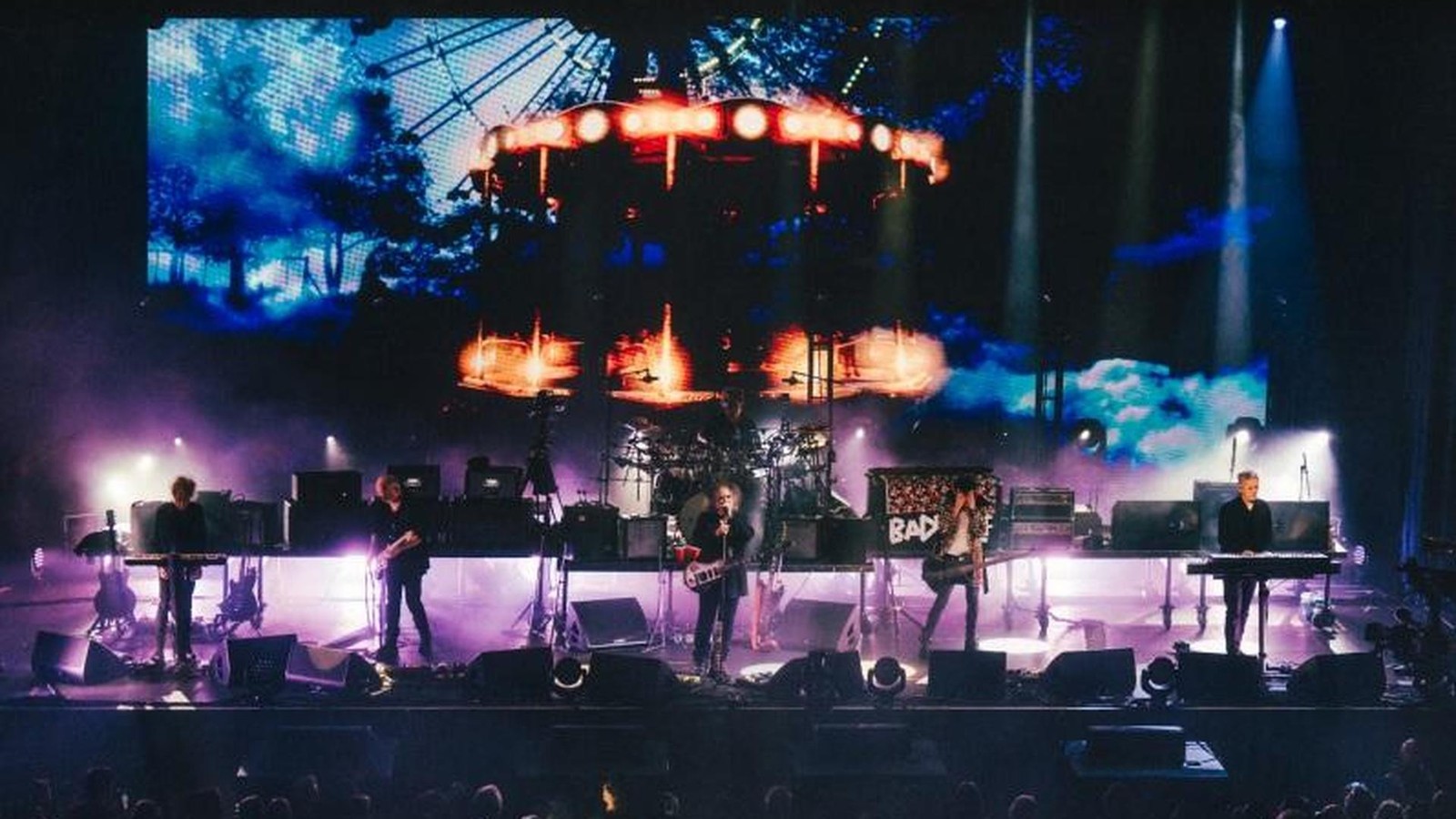 Mammut-Konzert-von-The-Cure-und-Bj-rk-mit-organisch-wachsender-B-hne