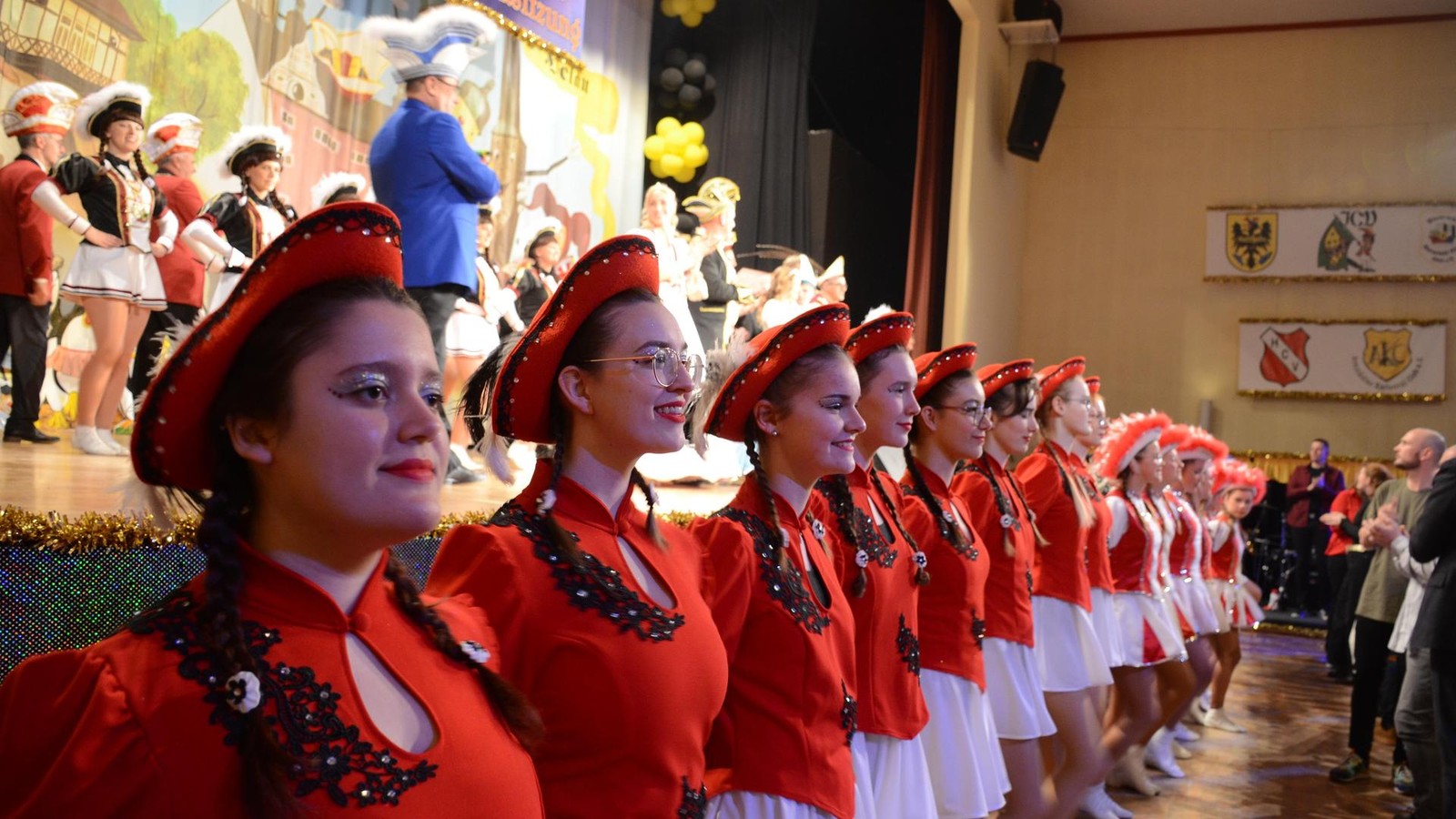 Die-Arnst-dter-Stadthalle-platzt-bei-der-30-Prunksitzung-aus-allen-N-hten